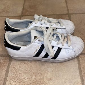 Adidas superstars